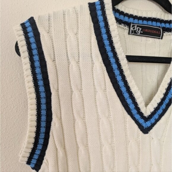 White with Blue Trim Cable Knit Sweater Vest sz M V-Neck Preppy - Picture 3 of 7